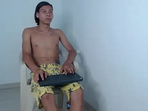 masterbrave420 Adlı Modelin Canlı XXX Sohbeti