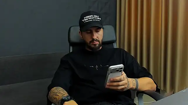 LoganStroud's Live XXX Chat