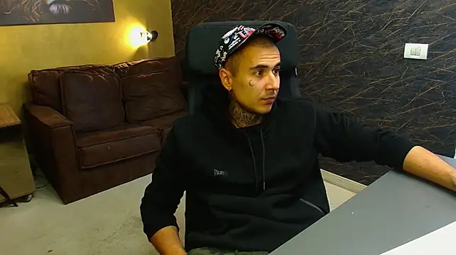 XXX chat uživo modela RomeoBodhi
