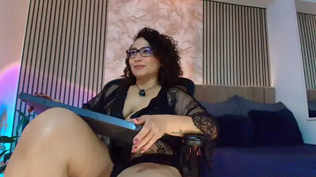 JuliRamirez live XXX chat