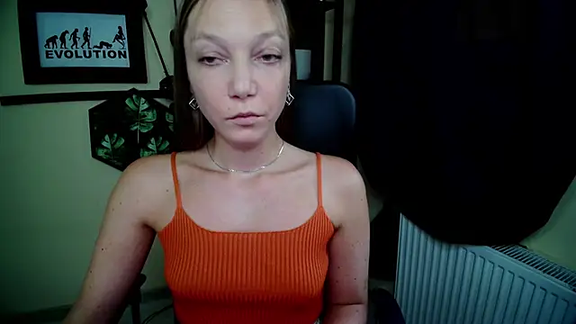 Chatroom XXX en direct de EmillyPlay