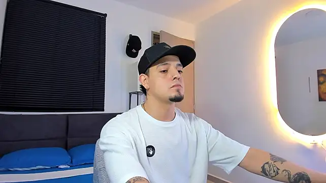 alejandro_calderon1 Adlı Modelin Canlı XXX Sohbeti