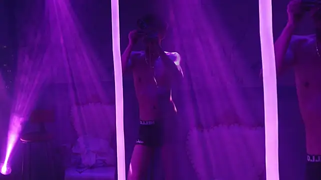 Czat XXX na żywo – Zouzouboy-001