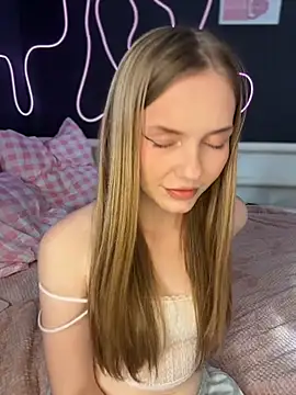 MilaMoone XXX чат на живо