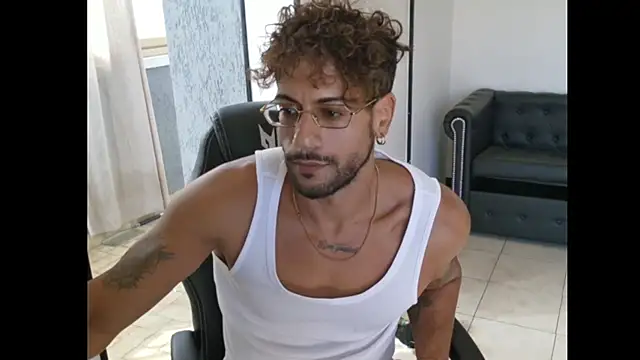 ItalianShadow Chat XXX live