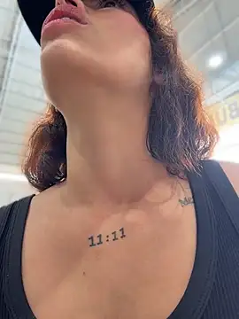 roxyrougee Chat XXX in diretta