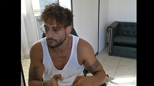 ItalianShadow live XXX chat