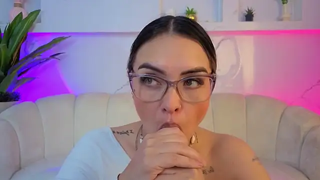 Chat +18 de zarcasutra_t ao vivo