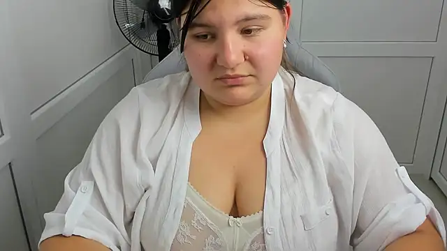 PhoenixFly's Live XXX Chat