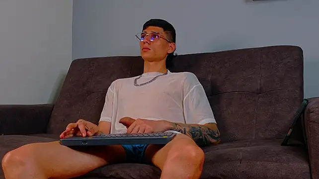 BryanGrey__ élő XXX-chatje