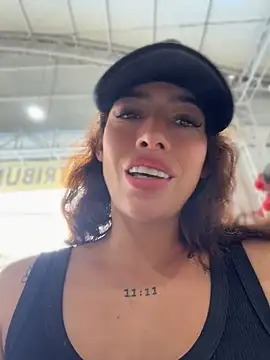 roxyrougee Adlı Modelin Canlı XXX Sohbeti