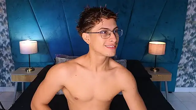 Aaron_Eze Adlı Modelin Canlı XXX Sohbeti