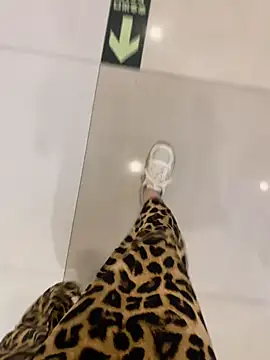 Chat +18 de littleqiu ao vivo