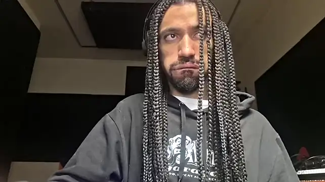 Chat +18 de FavelaDaddyCum ao vivo