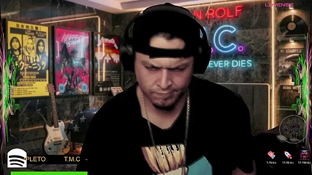 Pokazy przed kamerką – chino_roz