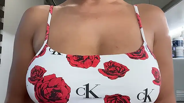 jennifer11772 Adlı Modelin Canlı XXX Sohbeti