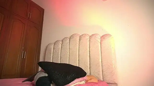 pocahotass_11 লাইভ XXX চ্যাট