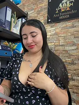 _Sarah-Office1 Chat XXX in diretta