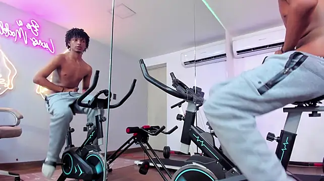 Raymond_steel Chat XXX live