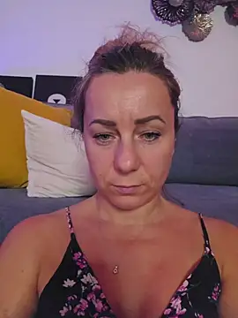 Chat +18 de AngelaDesires ao vivo