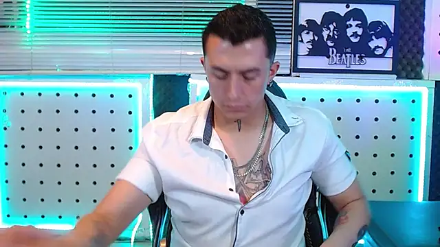Godofcumxxx: διαδικτυακό σόου στην κάμερα
