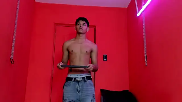 nova_mitchell7 Adlı Modelin Canlı XXX Sohbeti