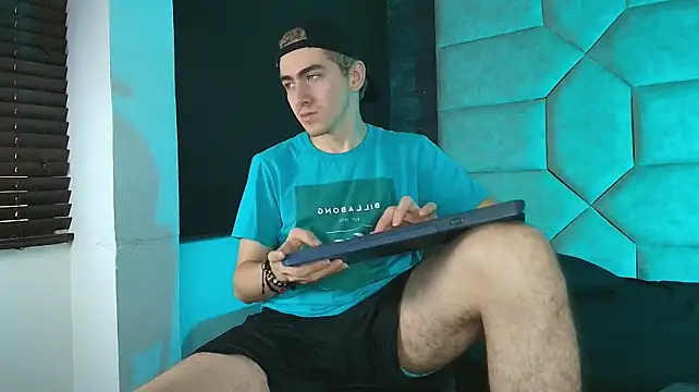 Chatroom XXX en direct de Tyler_Mcrey