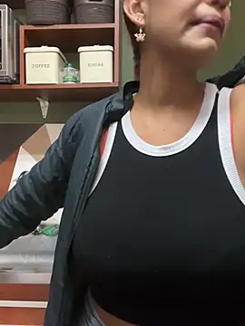 Sara-77's Live XXX Chat