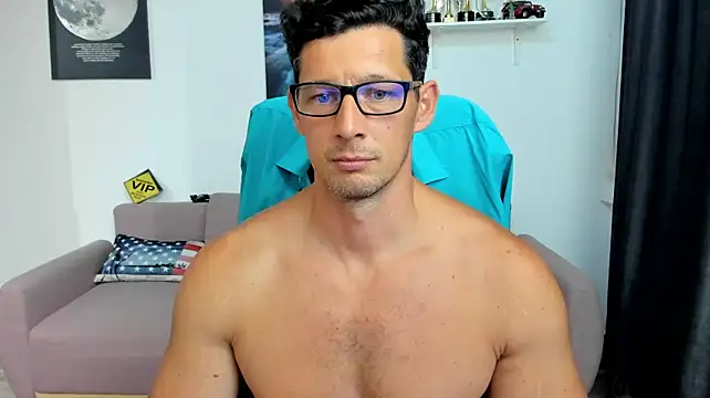 צ'אט XXX בשידור חי של BrutusK08