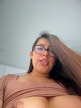 Saracalderon Chat XXX live