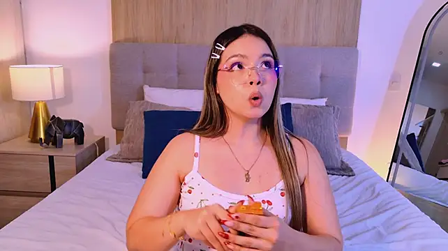 AngelRoussy XXX чат на живо