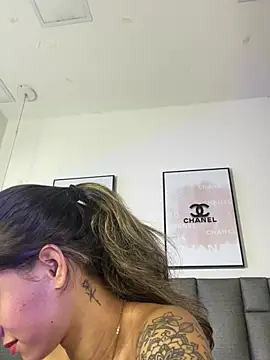 JuliaColemann Adlı Modelin Canlı XXX Sohbeti
