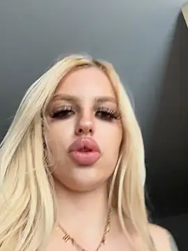Steffi_Snowbunny Adlı Modelin Canlı XXX Sohbeti