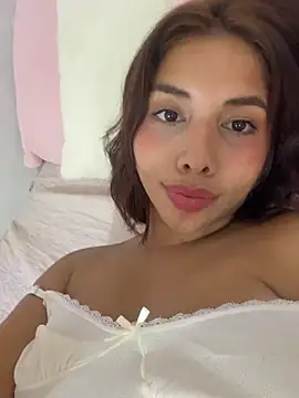 LucyMartelli Chat XXX live