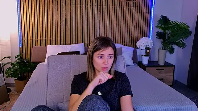 EmeraldGlow Adlı Modelin Canlı XXX Sohbeti