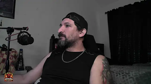DevilPup75_ élő XXX-chatje