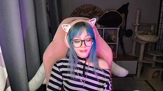 XXX chat uživo modela SaxonDibs
