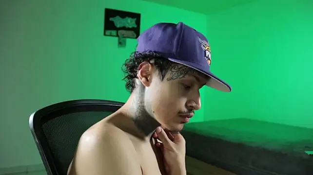 trieone Chat XXX live