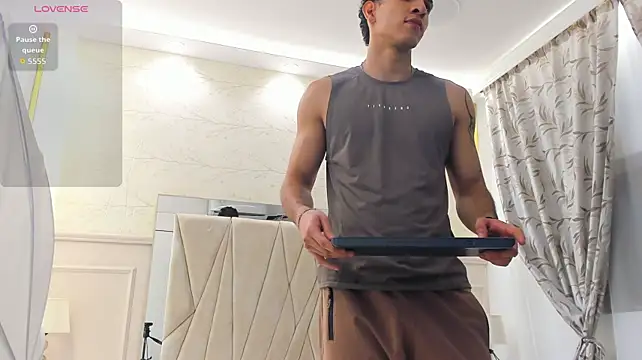 Adrien_Monteiro Adlı Modelin Canlı XXX Sohbeti