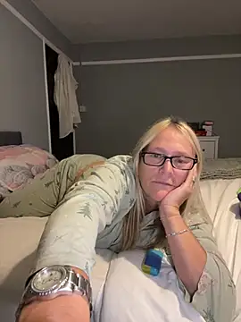 XXX chat uživo modela Blondnboujee53