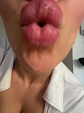 Chatroom XXX en direct de JolieBee