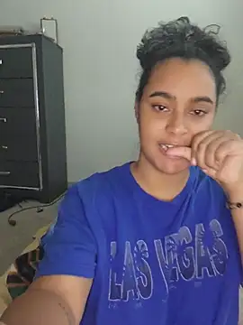 cinnaminnie লাইভ XXX চ্যাট