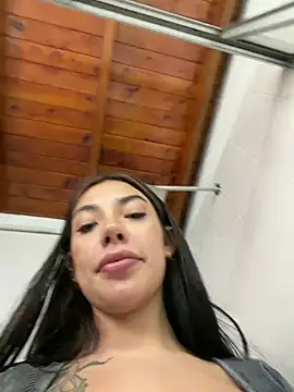 karolvegaa's Live XXX Chat