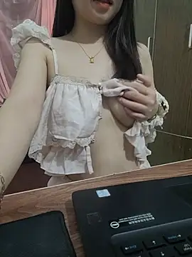 NinaKeyのライブXXXチャット