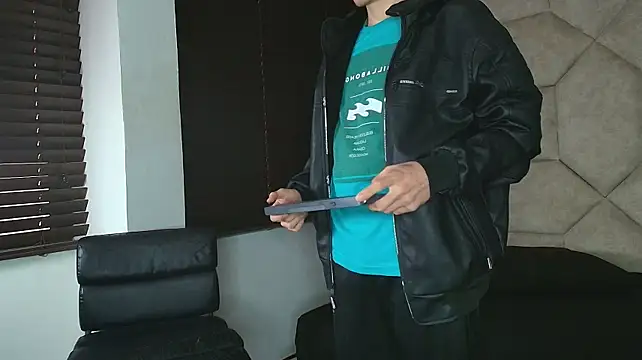 Tyler_McreyのライブXXXチャット