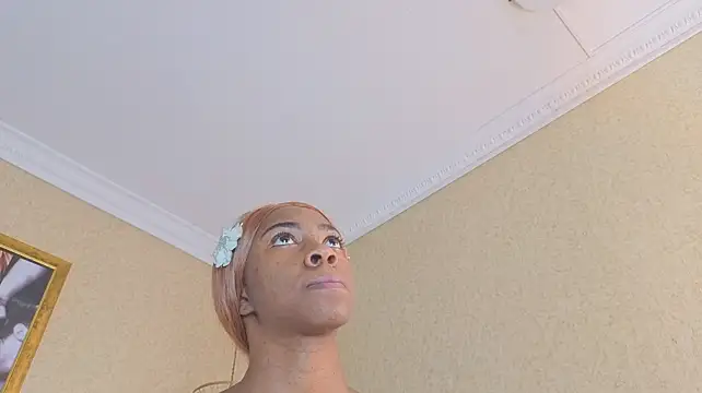 Chat +18 de Shanelle__ ao vivo