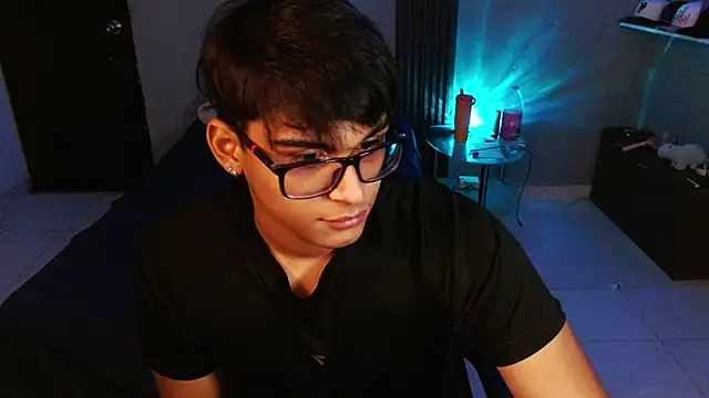 Mr_yisuzz live XXX chat