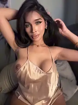 PrettyYoungHugeCockTS' Live XXX Chat