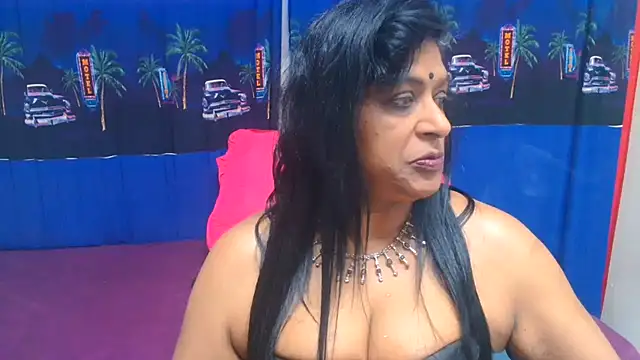 INDIANFUSION Adlı Modelin Canlı XXX Sohbeti