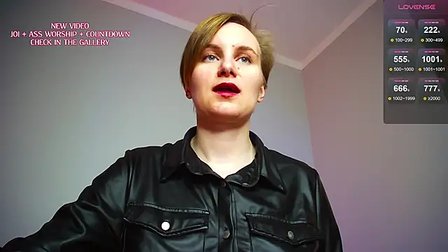 KinkyMissCherry Chat XXX in diretta